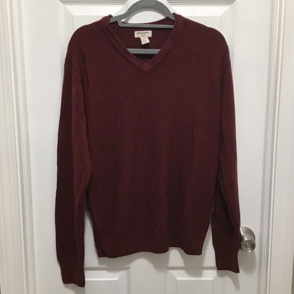 Men’s red crew neck
